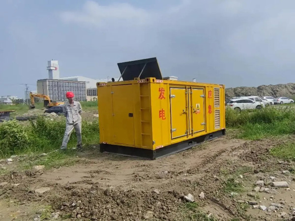 和田市200KW柴油发电机机组每小时的油耗量受哪些因素影响？