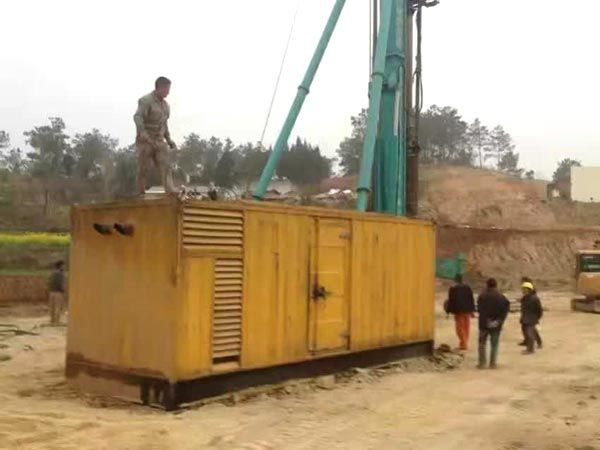和田市如何判断水冷式机油散热器密封件是否需要更换？